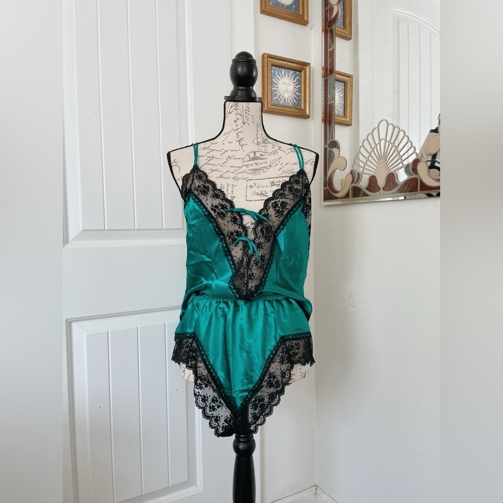 VTG Victoria's Secret Teal and Black Lace SET Size L NWT Gold Label deadstock